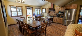 Charming 2-bedroom hotel suite in welcoming West Glacier with WiFi, AC