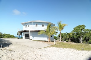 Exterior - Cat Island Paradise . Overlooking turquoise waters and sky, sunrise and sunset. (Cutlass Bay)