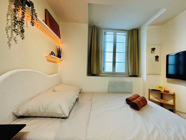 Internet, bed sheets