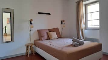 1 bedroom, iron/ironing board, internet, bed sheets