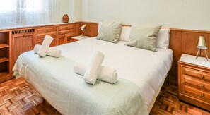 2 dormitorios, escritorio, wifi y ropa de cama