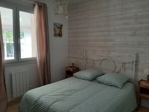 3 bedrooms, in-room safe, desk, iron/ironing board