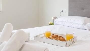 3 bedrooms, desk, WiFi, bed sheets