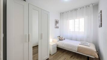 2 slaapkamers, een bureau, wifi, beddengoed