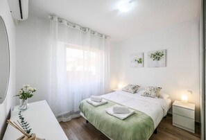 2 slaapkamers, een bureau, wifi, beddengoed