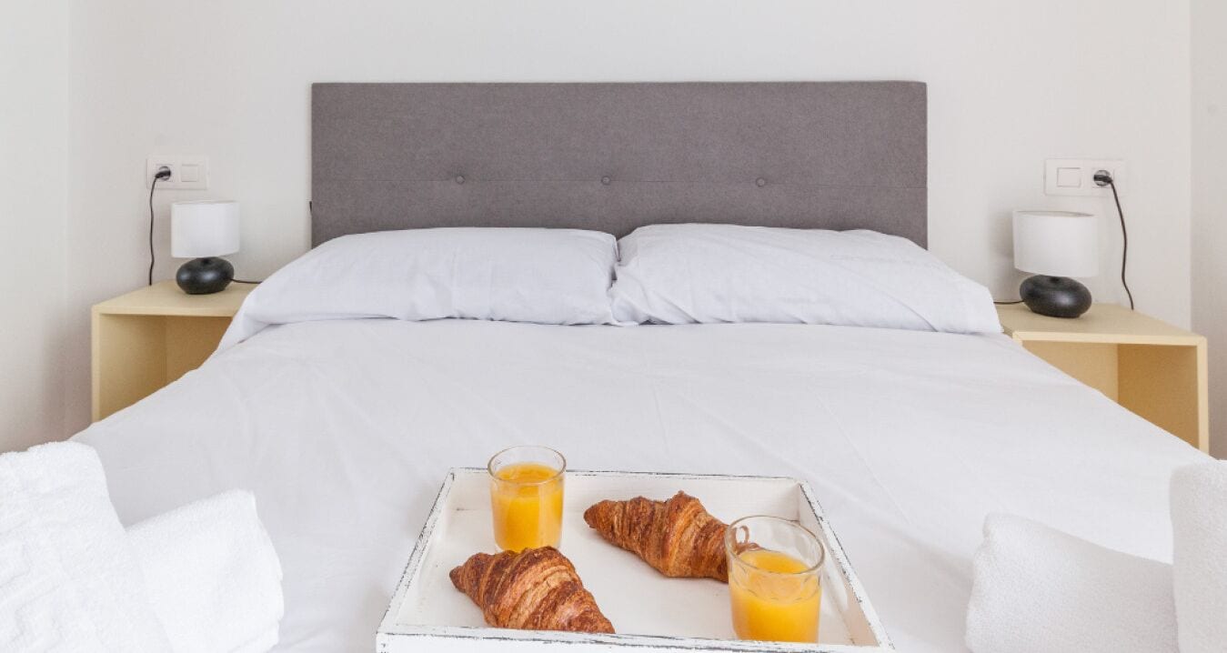 2 slaapkamers, een bureau, een strijkplank/strijkijzer, wifi