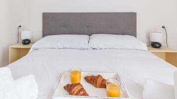 2 habitaciones, escritorio, tabla de planchar con plancha y wifi