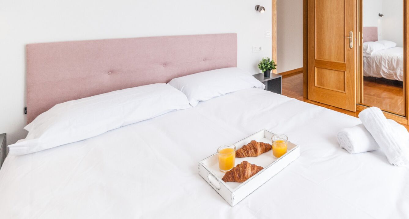 2 habitaciones, escritorio, tabla de planchar con plancha y wifi 