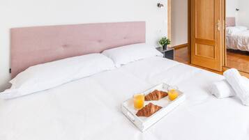 2 bedrooms, desk, iron/ironing board, WiFi