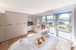 1 habitación, escritorio, tabla de planchar con plancha y wifi 