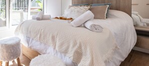 1 bedroom, desk, iron/ironing board, WiFi