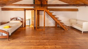 5 chambres, bureau, Wi-Fi, draps fournis