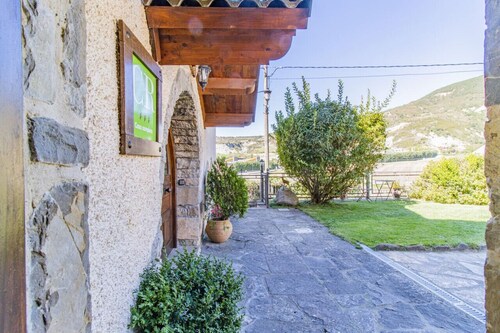 Rustic House in the Pyrenees, ideal for families