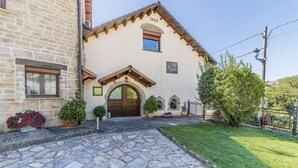 A stone building with a wooden door and a number '1803' above it. - Rustic House in the Pyrenees, ideal for families (Senegüé)