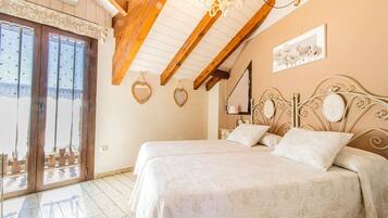 2 habitaciones, tabla de planchar con plancha y ropa de cama