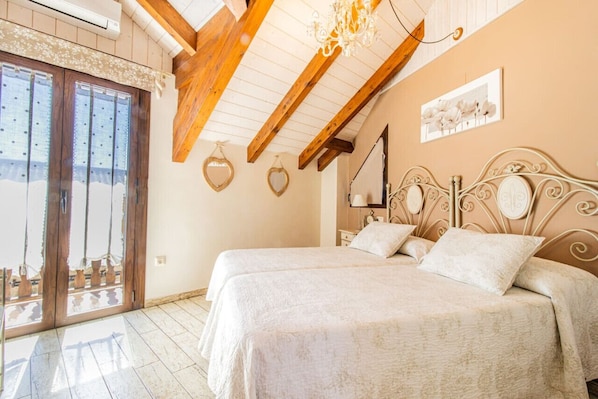 2 bedrooms, iron/ironing board, bed sheets