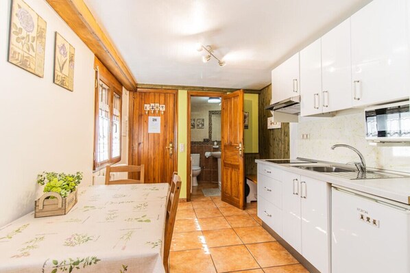 Microwave, oven, stovetop, coffee/tea maker