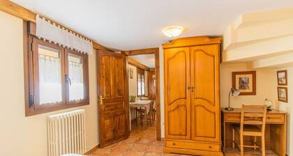 Apartment for Couples in the Pyrenees - Garden & Parking