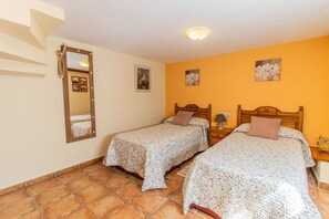 1 bedroom, bed sheets