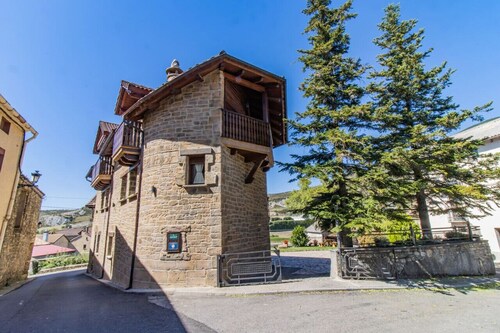 Apartment for Couples in the Pyrenees - Garden & Parking