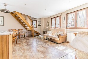 TV - Rustic Duplex in the Pyrenees - Garden & Parking (Senegüé)