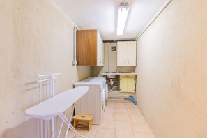 Microwave, oven, stovetop, coffee/tea maker