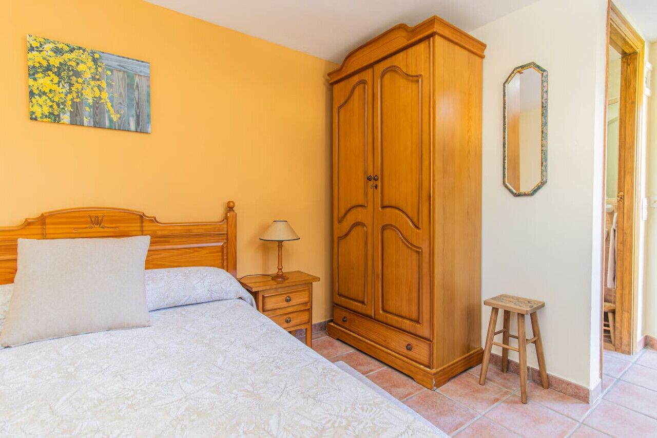 1 bedroom, bed sheets