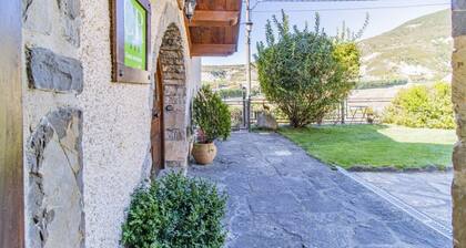 Intimate Retreat in the Pyrenees Garden & Parking