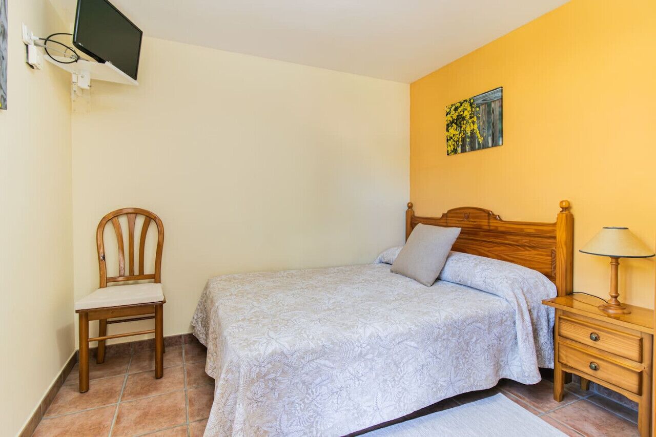 1 bedroom, bed sheets