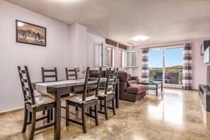 Interior - Relax in our luxury home | Terrace, Pool & Parking (San Roque)