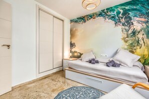 3 bedrooms, iron/ironing board, WiFi, bed sheets