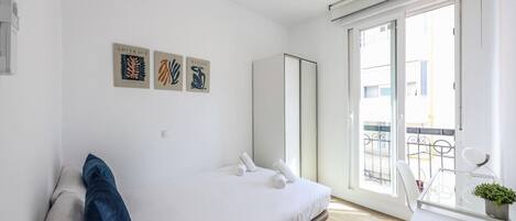 3 bedrooms, iron/ironing board, WiFi