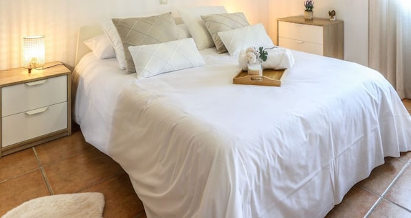1 chambre, bureau, fer et planche à repasser, Wi-Fi