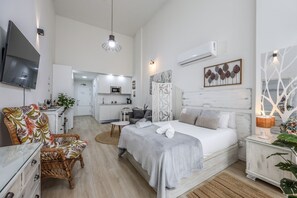 1 slaapkamer, een strijkplank/strijkijzer, gratis wifi, beddengoed