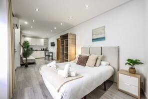 Desk, iron/ironing board, WiFi, bed sheets