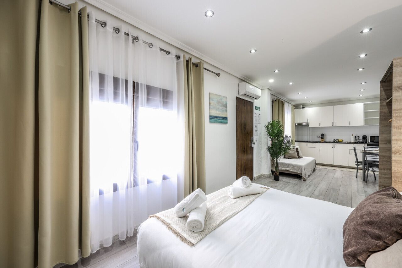 Skrivebord, strykejern/-brett, wi-fi og sengetøy