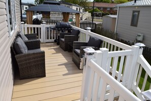 Terrace/patio - 7 Park Lane - Patrington Haven, Leisure Park (Patrington Haven)