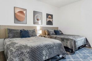 4 bedrooms, iron/ironing board, WiFi, bed sheets