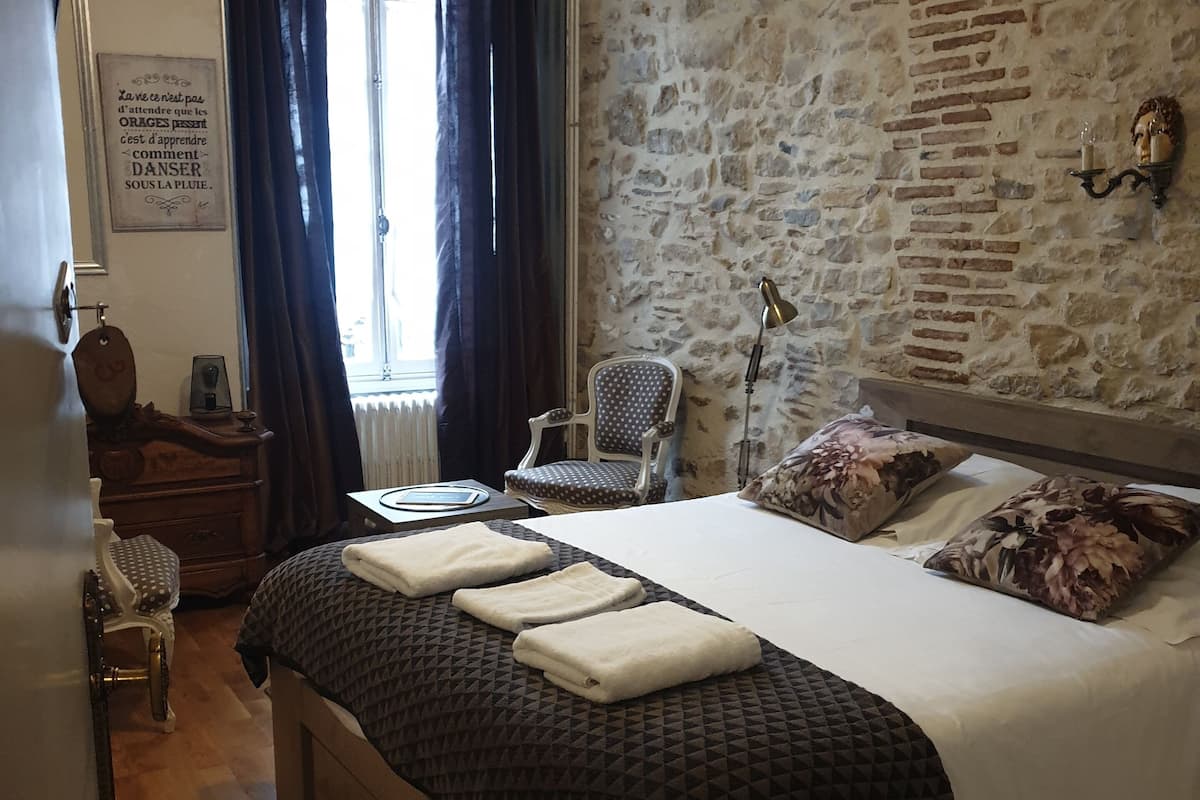 Comfort tweepersoonskamer | Luxe beddengoed, Select Comfort-bedden, gratis wifi, beddengoed