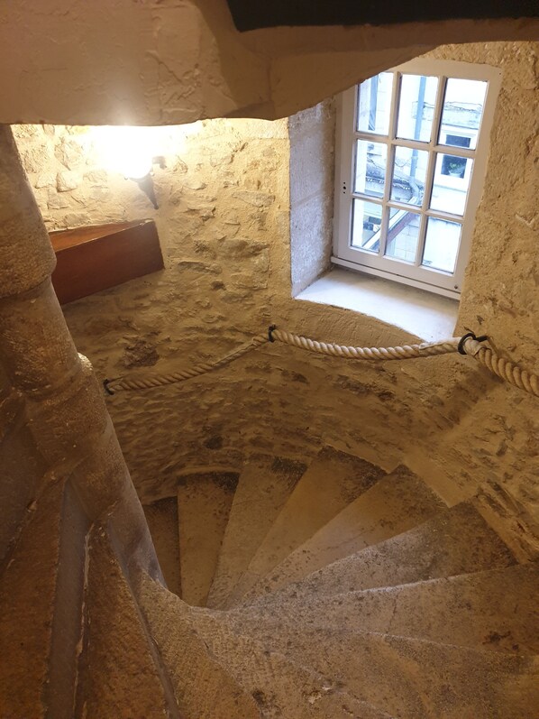 Staircase - L (Saint-Amand-Montrond)