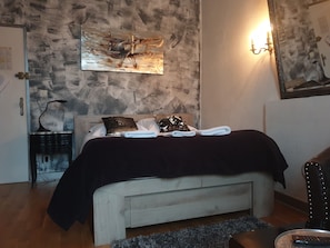 Quarto casal conforto | Roupas de cama premium, camas Select Comfort, quartos à prova de som