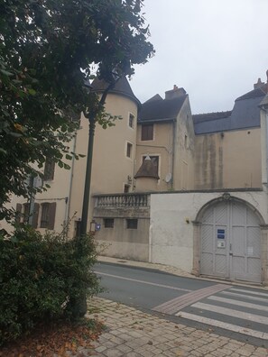 Exterior - L (Saint-Amand-Montrond)