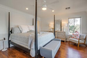 3 bedrooms, iron/ironing board, travel crib, WiFi (free)