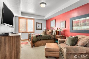 TV, fireplace, stereo