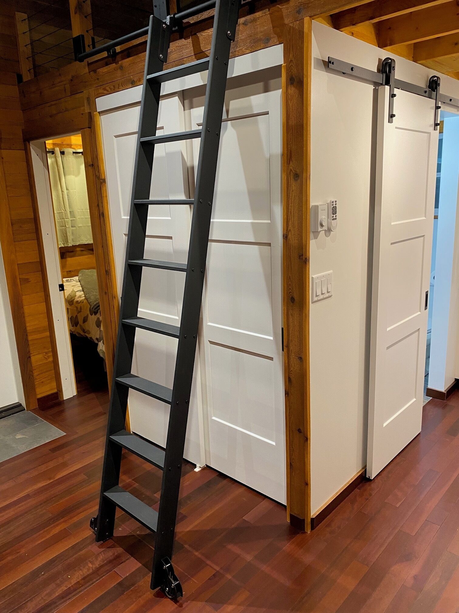 2 عدّة غرف نوم ومكواة/لوح كي وسرير سفر وواي فاي مجانًا