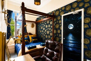 2 bedrooms, desk, iron/ironing board, WiFi