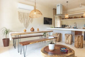 Leilighet – deluxe, terrasse | Spisestue