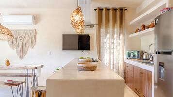 Deluxe Apartment, Patio | Private kitchenette