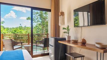 Deluxe Apartment, Patio | 2 bedrooms, iron/ironing board, free WiFi