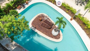 Apartamento luxo, varanda | 2 quartos, ferros/tábuas de passar roupa, Wi-Fi de cortesia